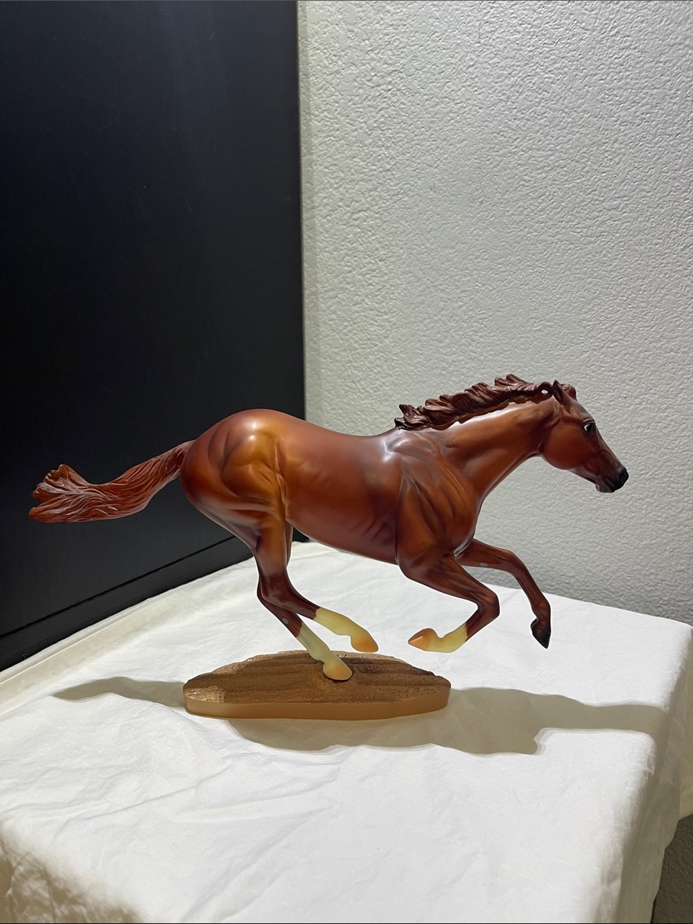 Breyer Horse #1345 Secretariat Smart Jones Racehorse 2009